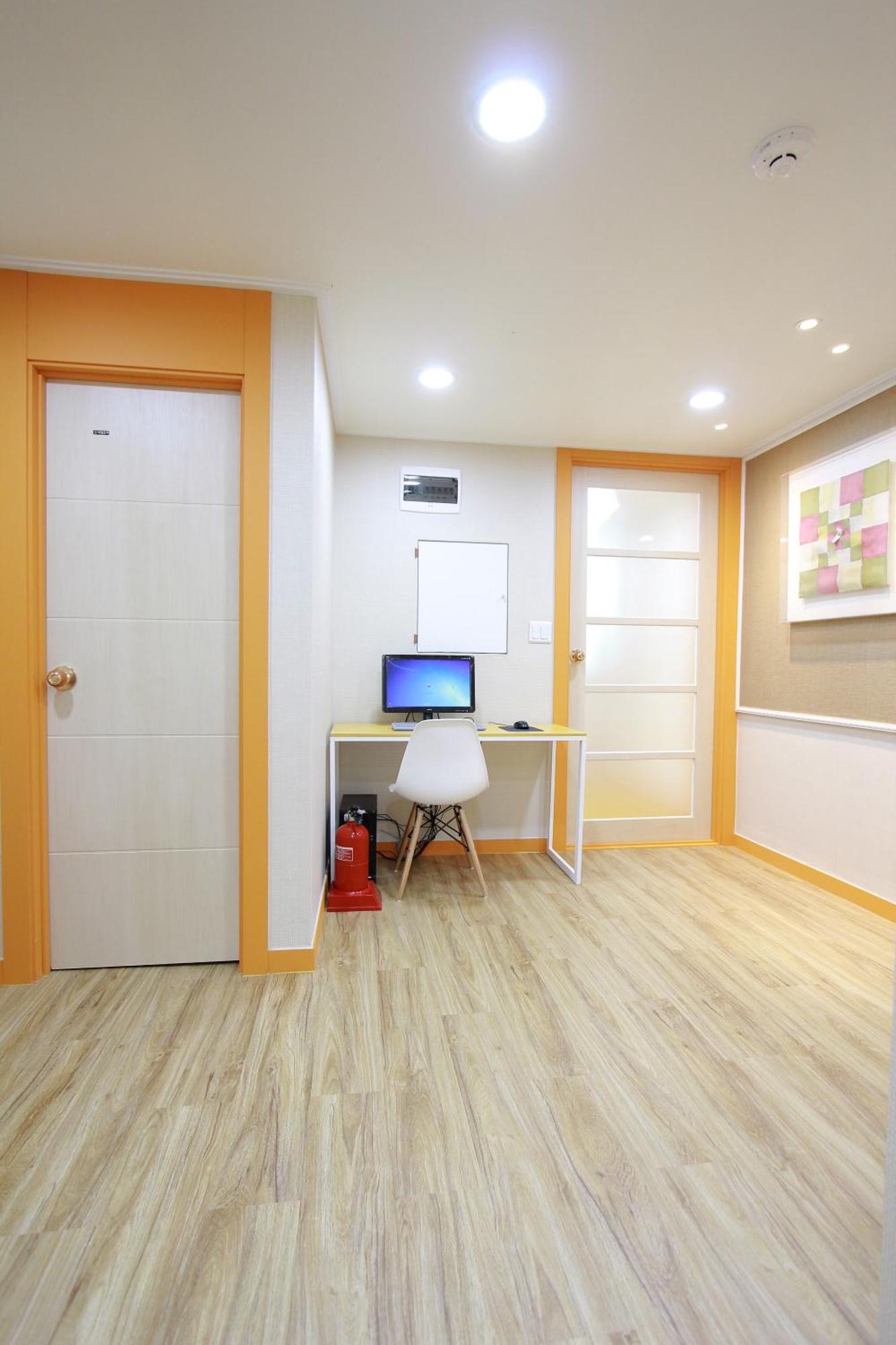 Hongdae Guesthouse Cocon Stay - Female Only Homestay Seoul