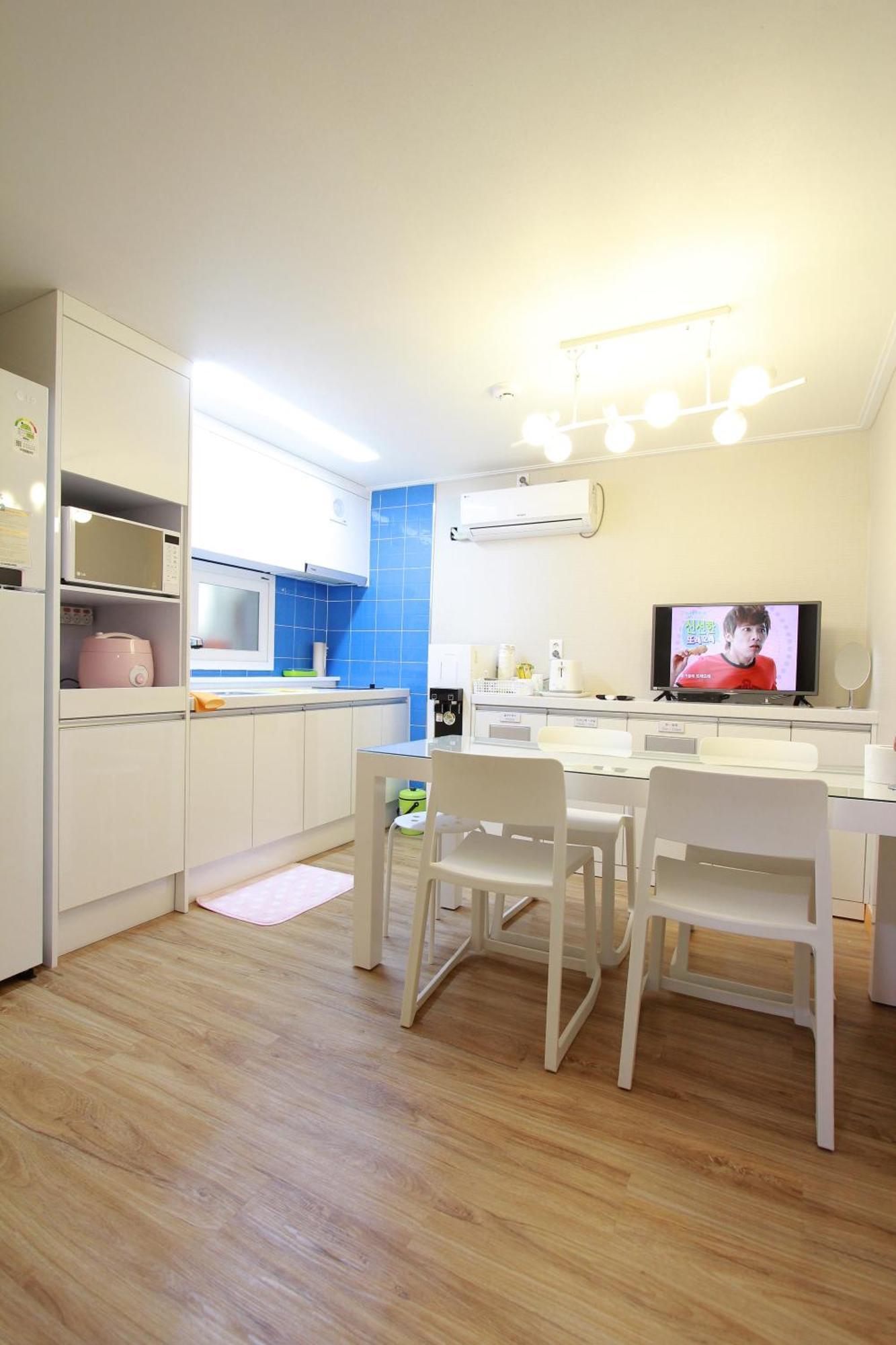 Homestay Hongdae Guesthouse Cocon Stay - Female Only Seoul